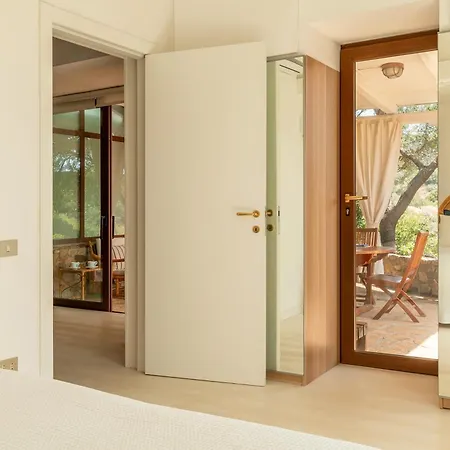 Villa Blue Bay A Pochi Passi Dalla Baia Di Porto Luna Villasimius