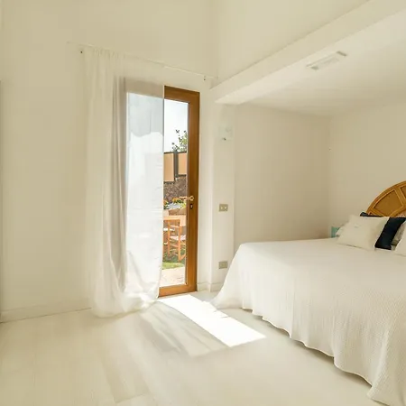 Villa Blue Bay A Pochi Passi Dalla Baia Di Porto Luna *