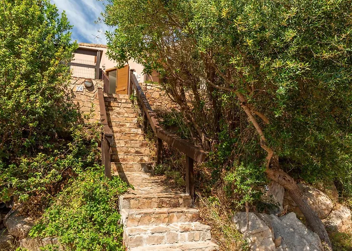 Blue Bay A Pochi Passi Dalla Baia Di Porto Luna Villa *